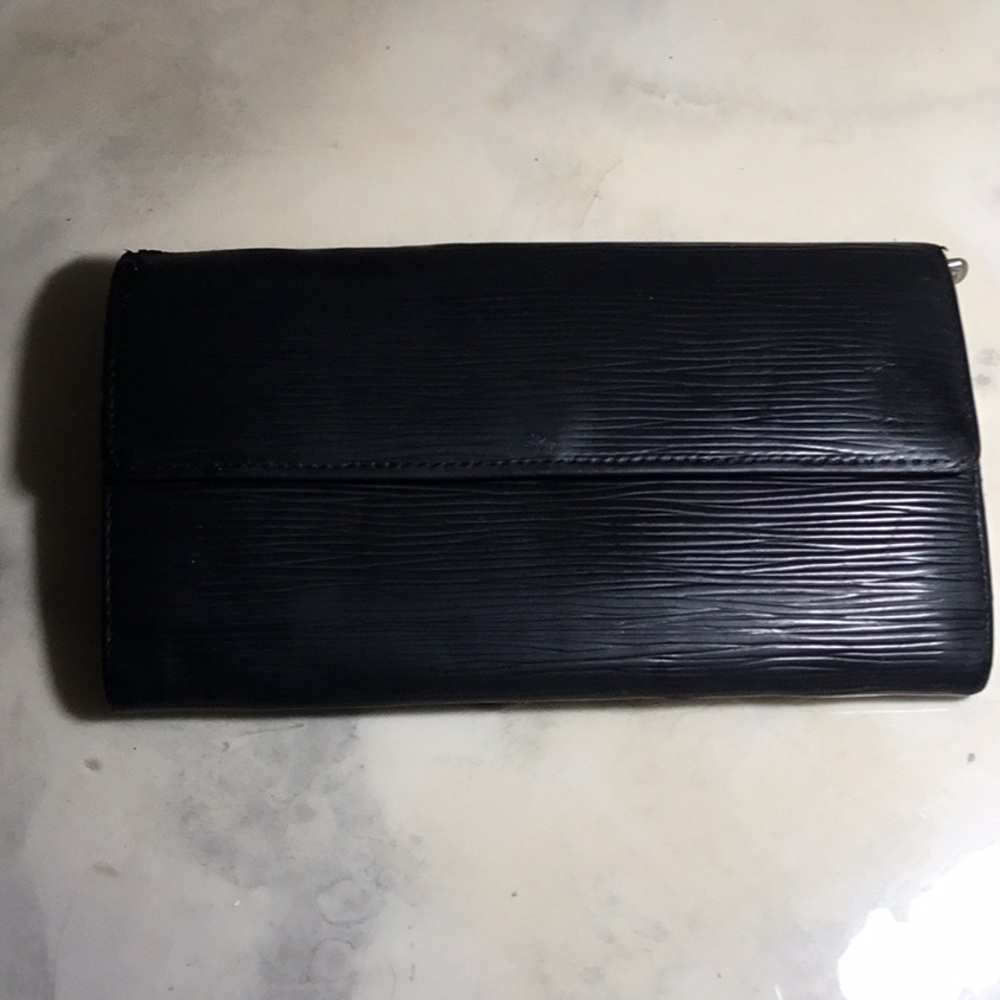 LOUIS VUITTON LV EPI SARAH LONG WALLET BLACK